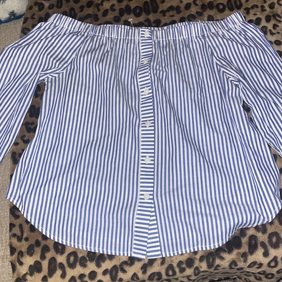 Off-Shoulder Top - Picture 3 of 8